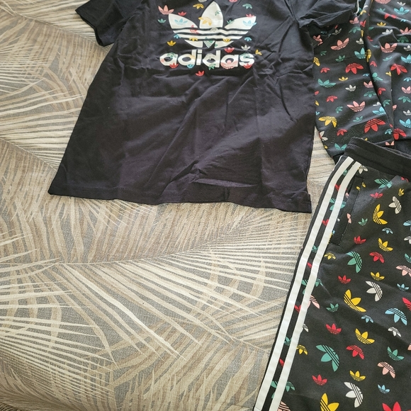 Adidas Clothes - Picture 2 of 4